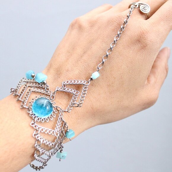 Vintage Jewelry - Vintage Silver-tone Bracelet with Turquoise Blue Cabochon